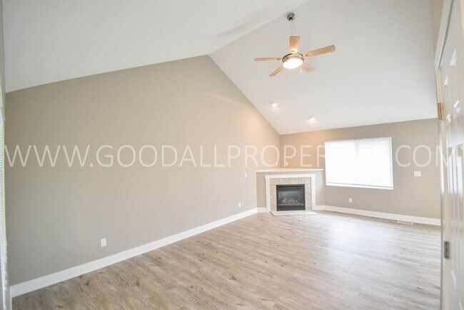 Building Photo - 3 BDRM 2.5 Bath finished basement fenced backyard in Ankeny