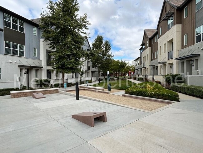 Building Photo - 11027 Serenity Dr