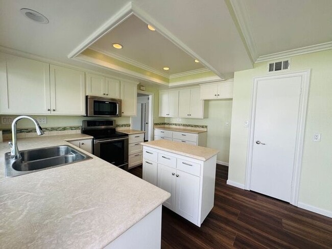 Building Photo - Ideal Multigenerational Home with Separate Downstairs Bedroom and Bath