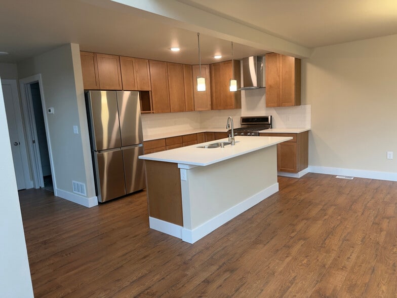 Building Photo - 2527 Wesleyan Dr