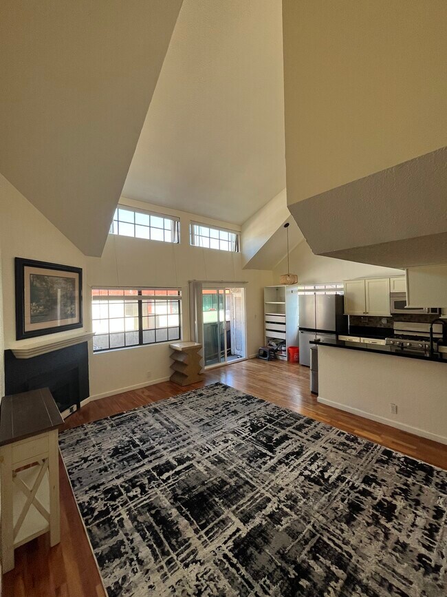 Building Photo - 15946 Vanowen St