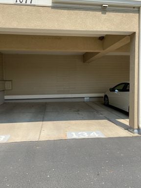 Building Photo - Renovated 2 Bedroom 2.5 Bathroom Condo in ...