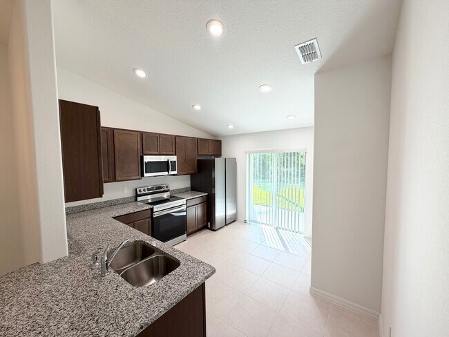 Building Photo - 2 Whee Pl