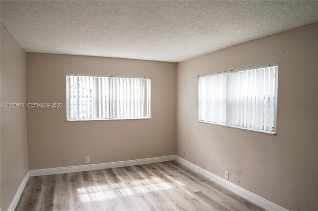 Building Photo - 4280 Woodside Dr