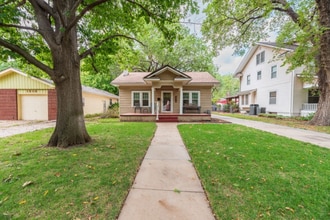 Building Photo - 1221 N Perry Ave
