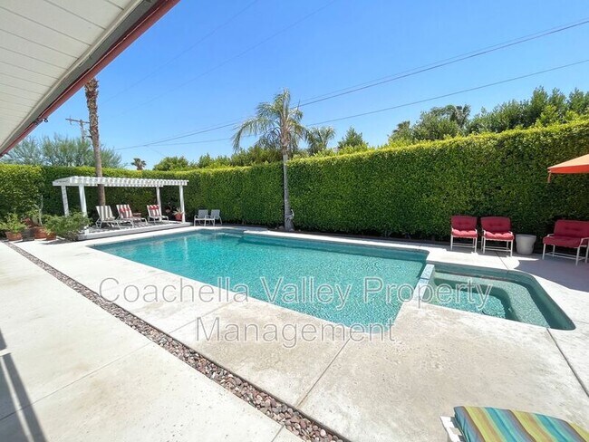 Building Photo - 2885 E Venetia Rd