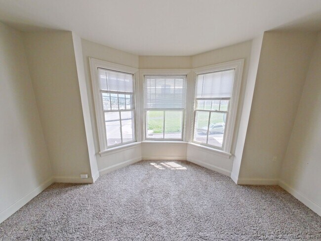 Building Photo - 3 Bedroom Single Family Home in Harrisburg!