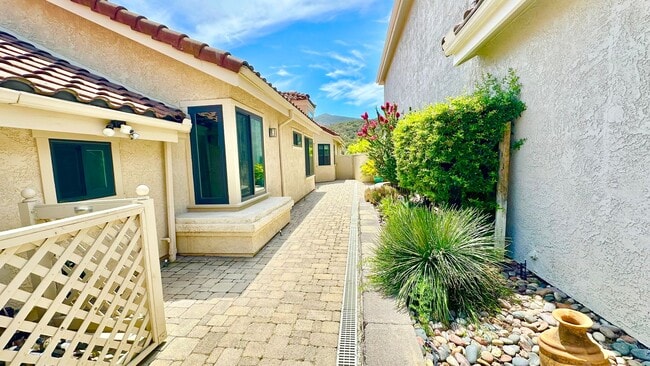 Building Photo - Beautifully Updated Single-Story Home in t...