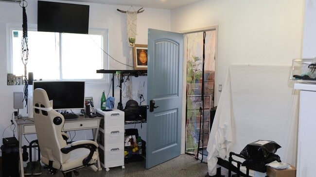 Building Photo - Modern 3 Bedroom 3 Bathroom Townhome in Imperial Beach.