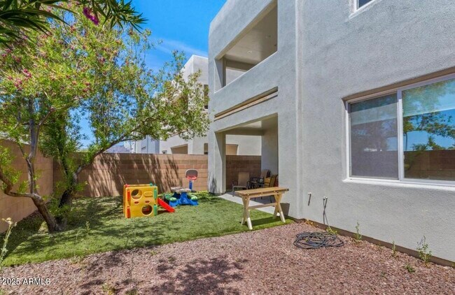 Building Photo - 675 N. Encanto Village Way