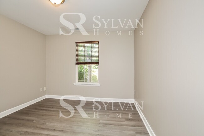 Building Photo - Discover Spacious Comfort & Fun