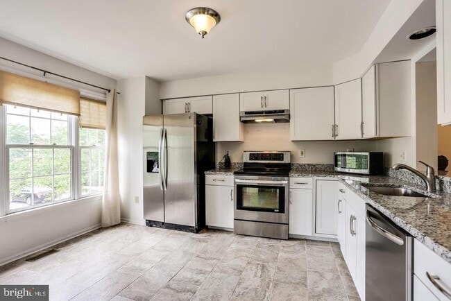 Building Photo - 6212 Briar Ct