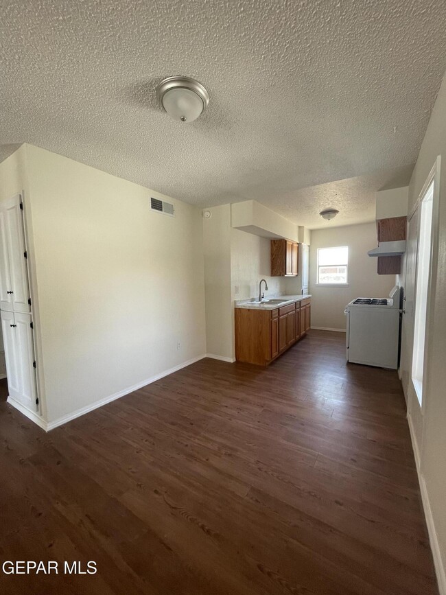 Building Photo - 10830 Cardigan Dr