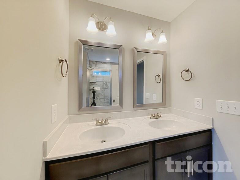 Building Photo - 1063 Spicer Dr