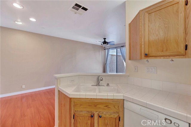 Building Photo - 1702 Crescent Oak