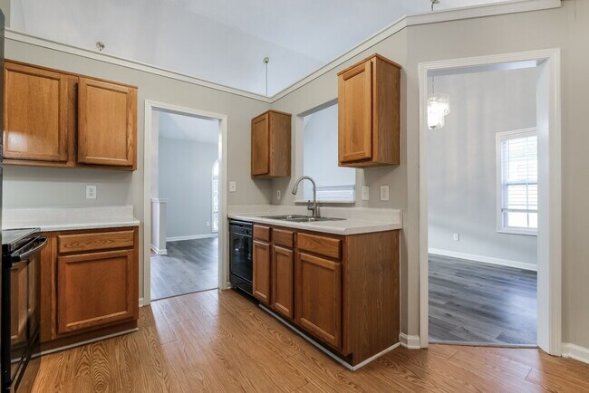 Building Photo - 7254 Brittany Way