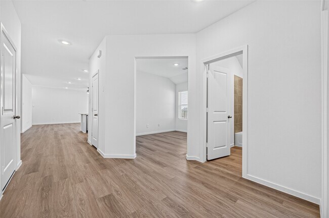 Building Photo - 6127 Bella Breeze Dr