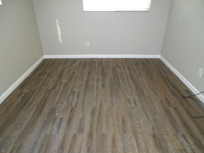 Building Photo - 3 Bed Southwest Home Convenient To The Durango Station Casino