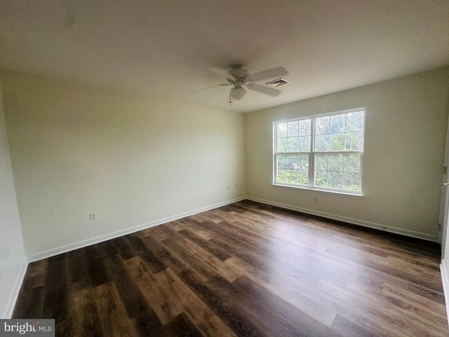 Building Photo - 116 Hawk Ct