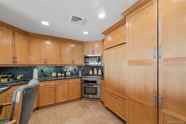 Building Photo - 615 Oceanfront