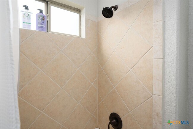 Building Photo - 1526 Bonnyview Dr