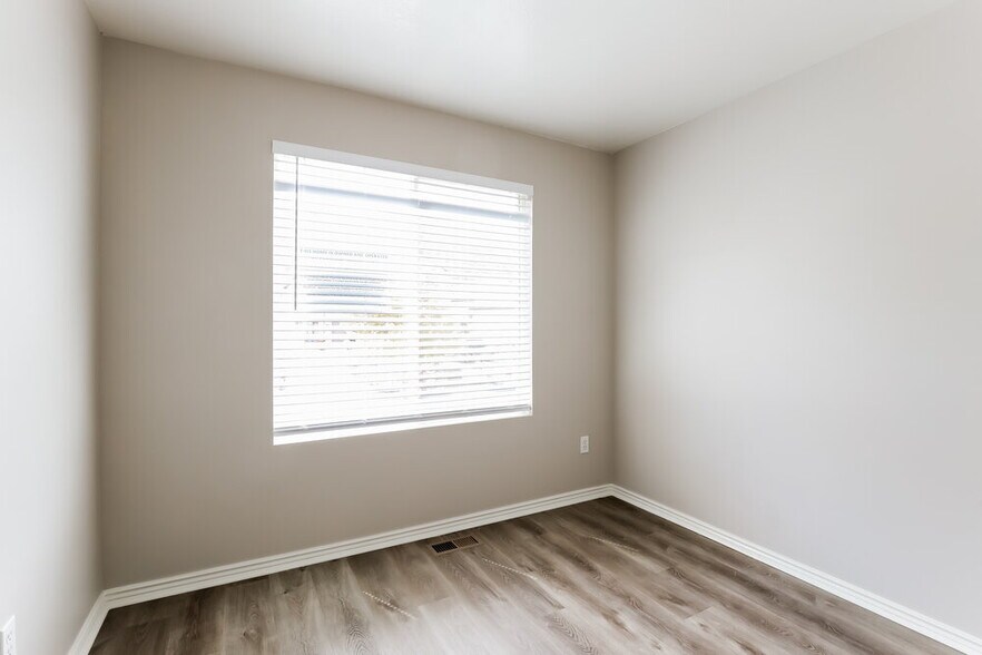 Building Photo - 6824 Yakima Way