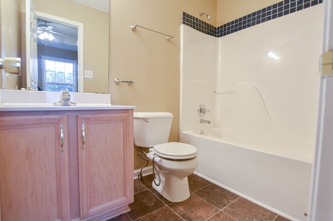 Building Photo - Pet Friendly Three Bedroon!