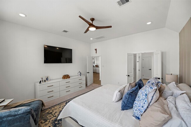 Building Photo - 29003 Spicewood Vly Dr