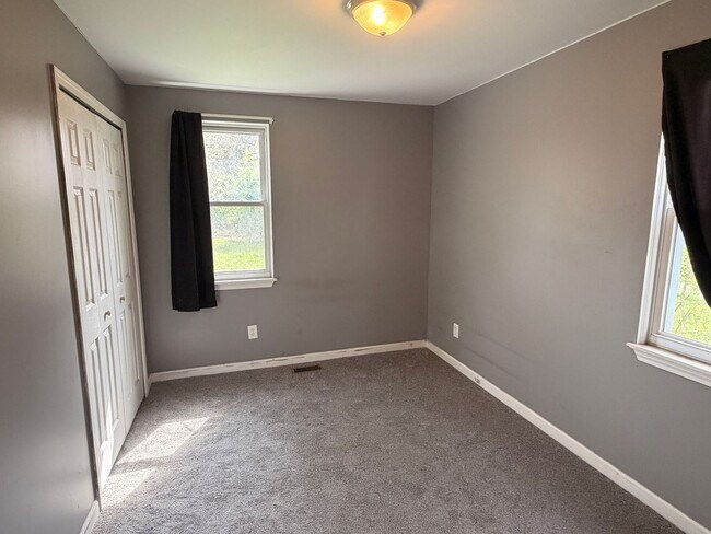 Building Photo - Rehabbed Waterford house available now!