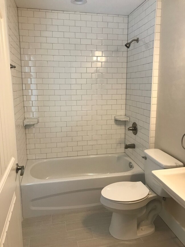 Building Photo - Newly Constructed Luxury 4 Bed / 4 Bath Bungalow Cottage with Extra Room and Bathroom