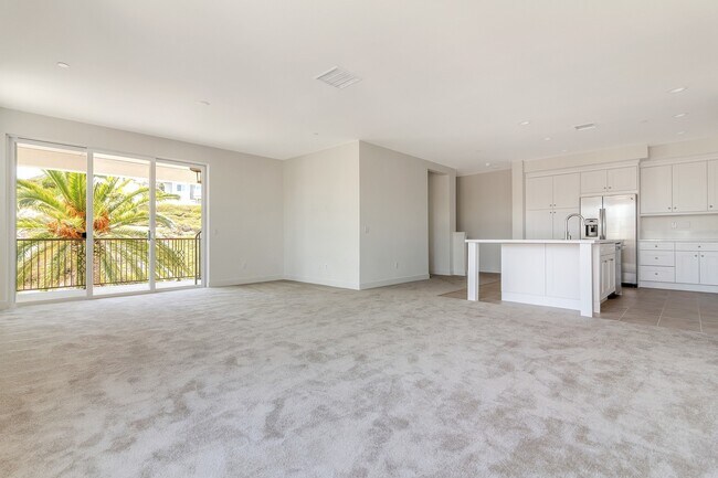 Building Photo - SOUTHCOVE Luxury: SPACIOUS TOWNHOME with O...