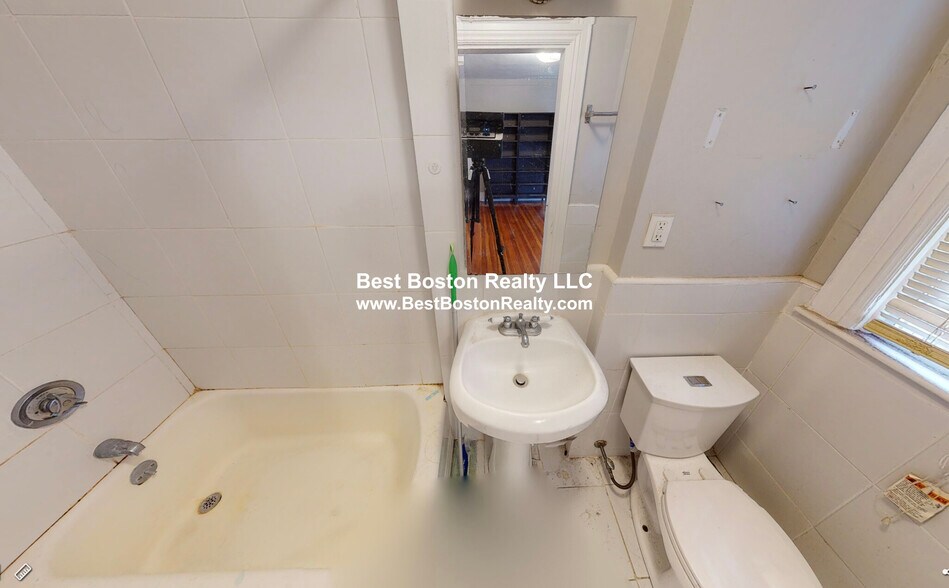 Building Photo - 63 Dana St