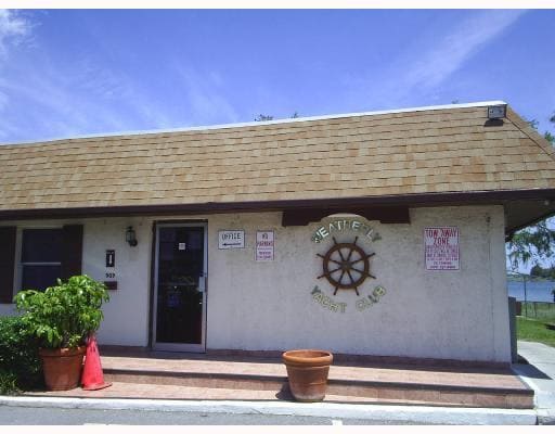 Building Photo - 921 W Oak Ridge Rd