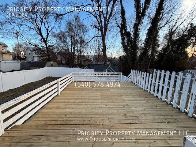 Building Photo - 188 Logan Ln