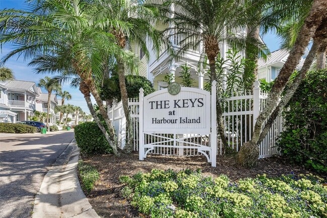 Building Photo - 924 Hemingway Cir