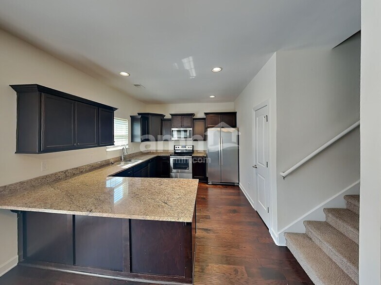 Building Photo - 4343 Freemark Dr