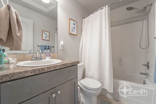 Building Photo - 5921 NE 48th St