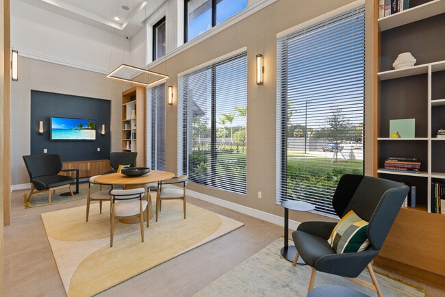 Building Photo - Shalimar at Plantation