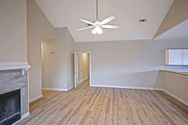 Building Photo - 772 Vista Pkwy