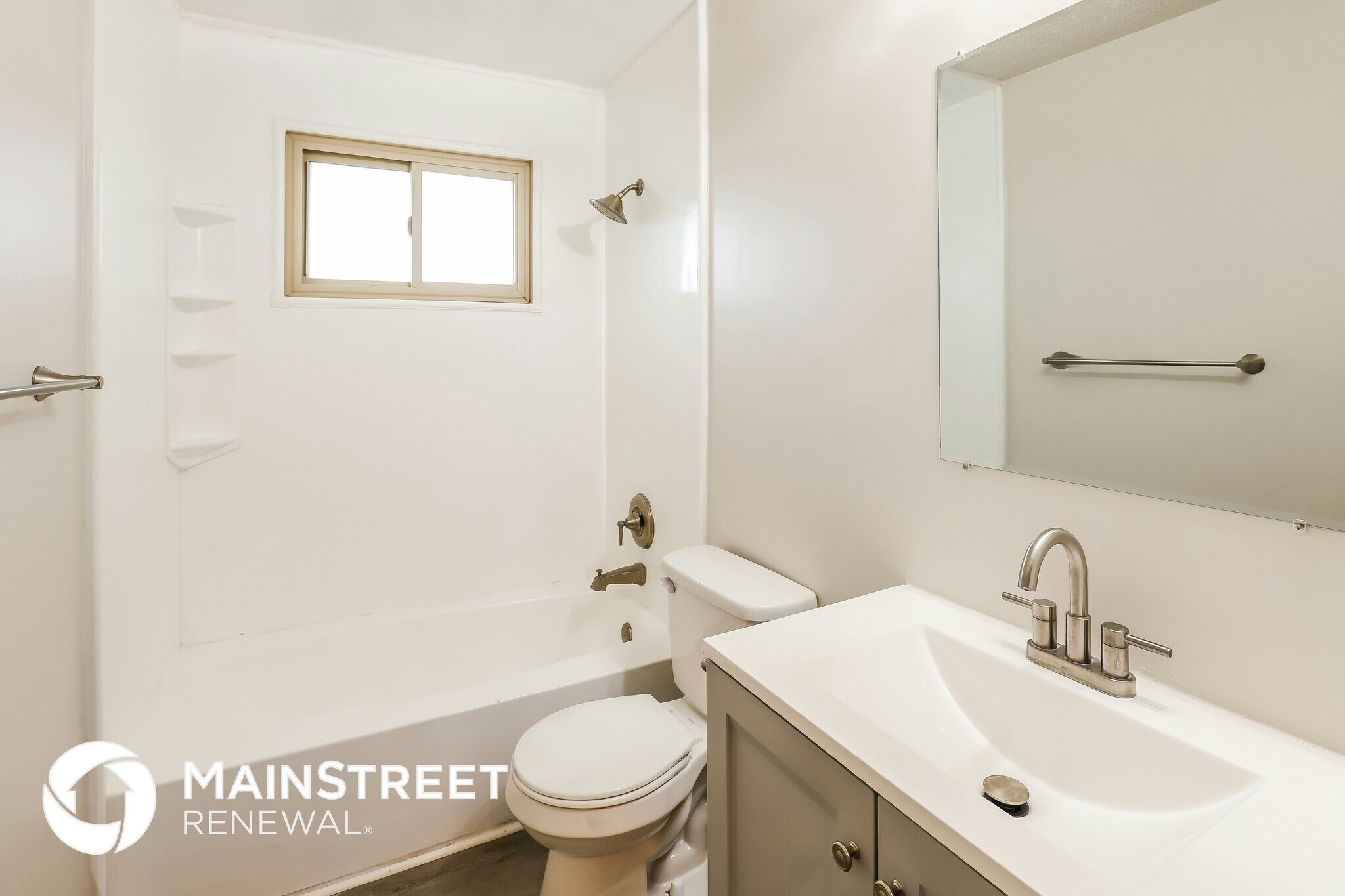 Building Photo - 215 SE Crescent St