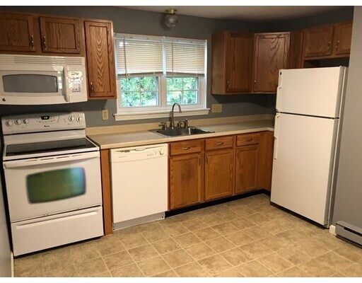 Building Photo - 8 Maple Crest Cir