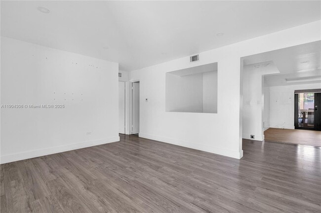 Building Photo - 14970 Leisure Dr