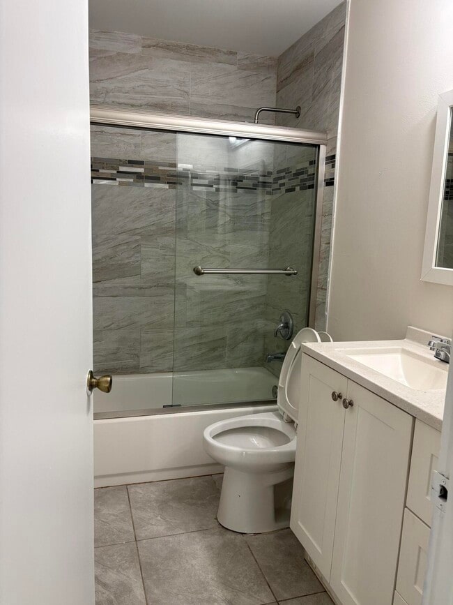 Building Photo - 5106 Pier Dr