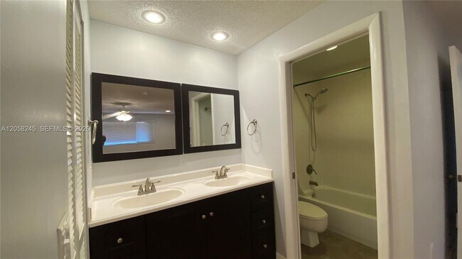 Building Photo - 9196 SW 128th Ln