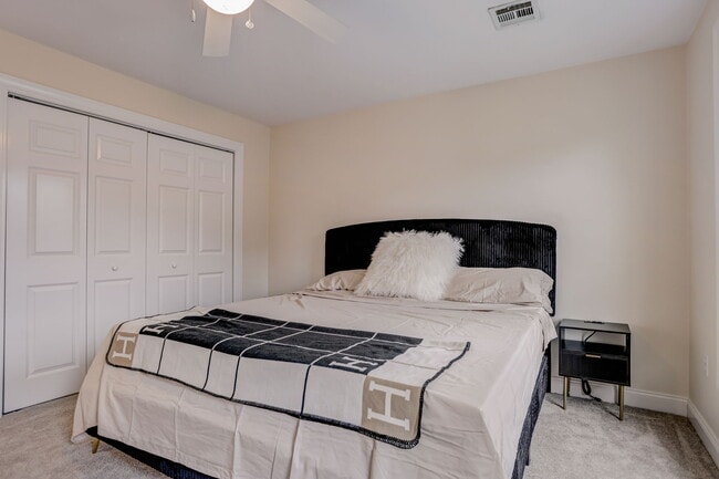 Building Photo - 45 Silver Fox Rd