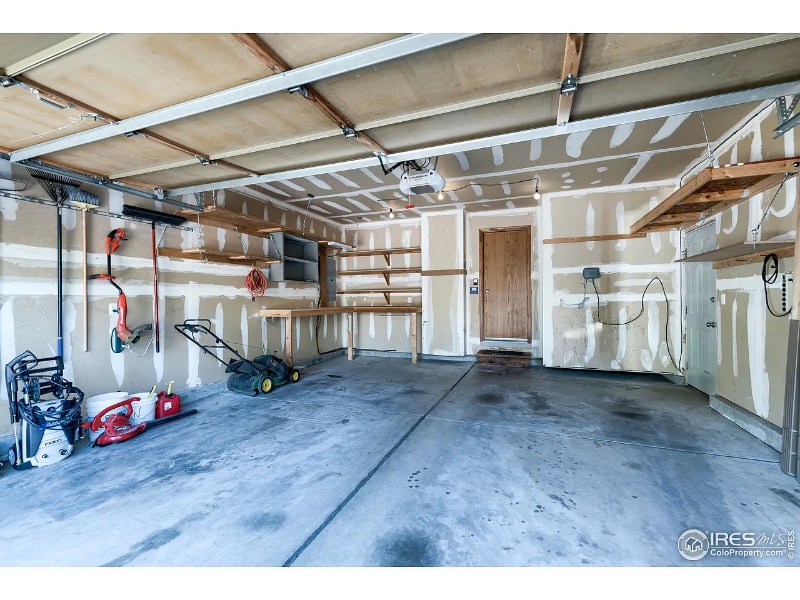 Building Photo - 290 E 40th St