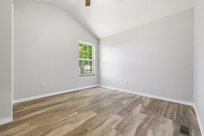 Building Photo - Ridgecrest