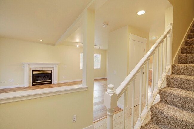 Building Photo - 3Bd/2.5Ba Lynnwood Duplex