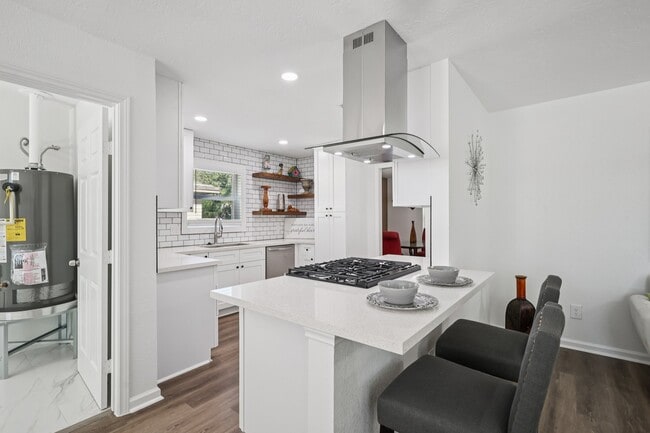 Building Photo - 15322 Torry Pines Rd