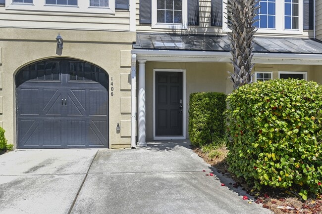 Building Photo - 1406 Hamlin Park Cir